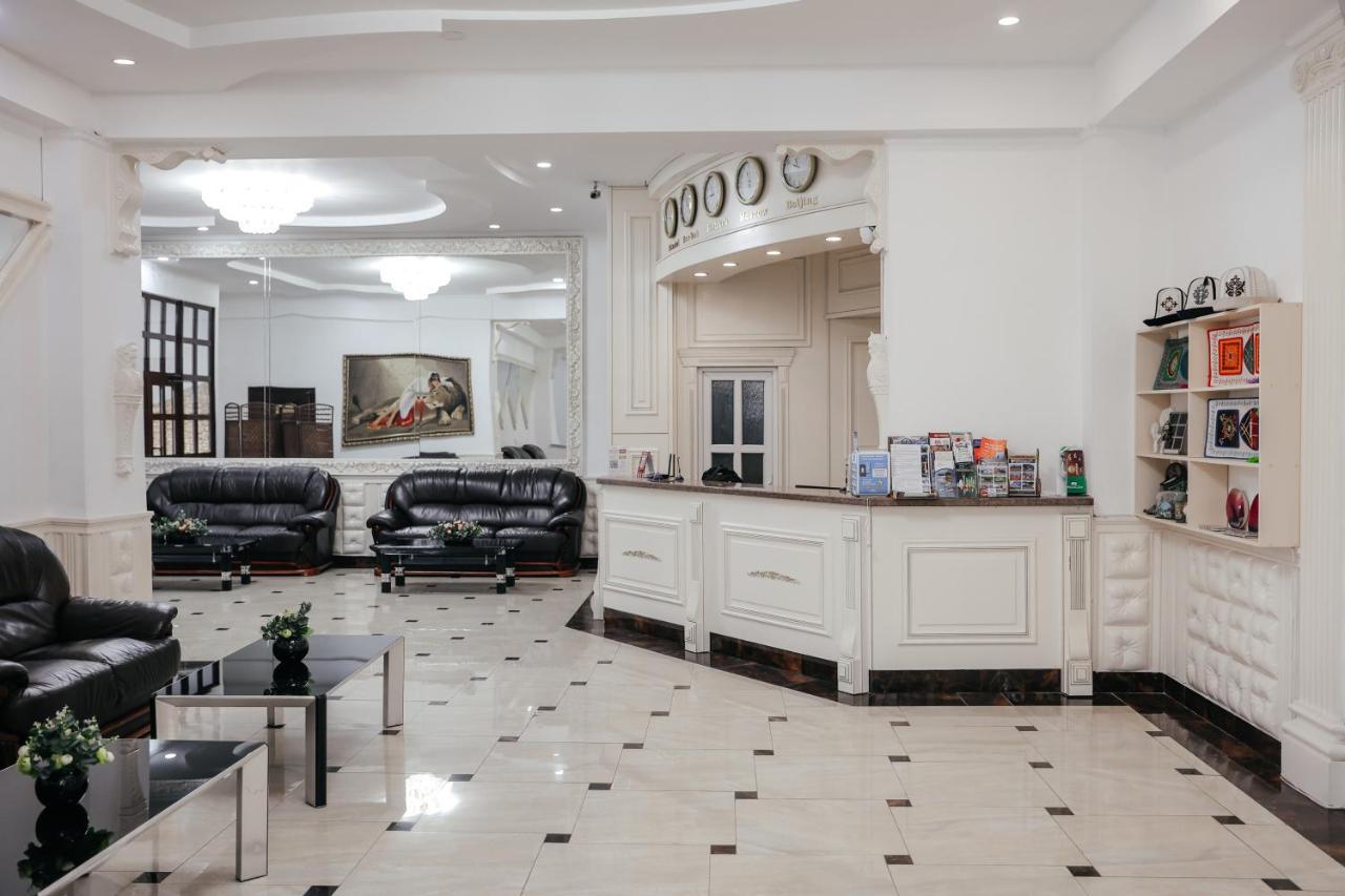 Grand Hotel Бишкек Екстериор снимка