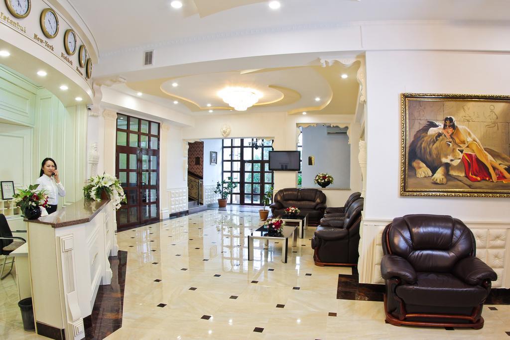 Grand Hotel Бишкек Екстериор снимка